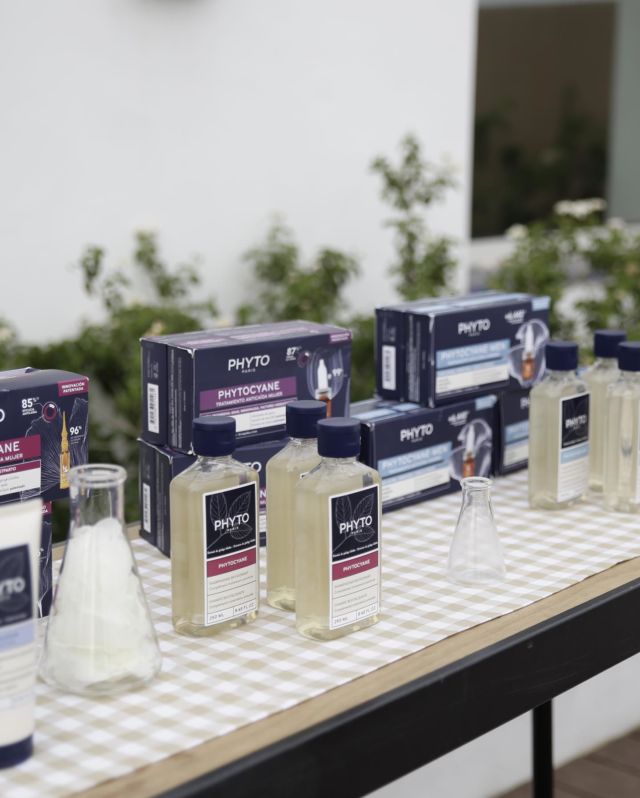 PHYTO: Cuidado Capilar Vegetal. “No existe un cuero cabelludo bonito sin un cuero cabelludo sano”
LIERAC: Cuidado facial. Líderes en antienvejecimiento. “El lenguaje de la piel”. 
Roger&Gallet: El ritual del baño más sensorial y natural. Aguas perfumadas de bienestar con efecto energizante o relajante. 
.
🥼
.
Todo el mundo feliz después de una tarde con sesión de pilates , comida rica y asesoramiento cosmético. Estas tardes deberían ser obligatorias, cuidarnos es urgente. ¡Gracias a todos por venir!
.
.
.
Evento: @beautyexperiencebyauromuoz 
📸
Fotos: @esteban_fotografodigital 
Flores: @byluwanda 
Catering : @manzanodecogourmet 
Pilates: @neusgramage.fisiopilates 
Cosmética: @lierac_esp @phyto_es 
@rogergallet